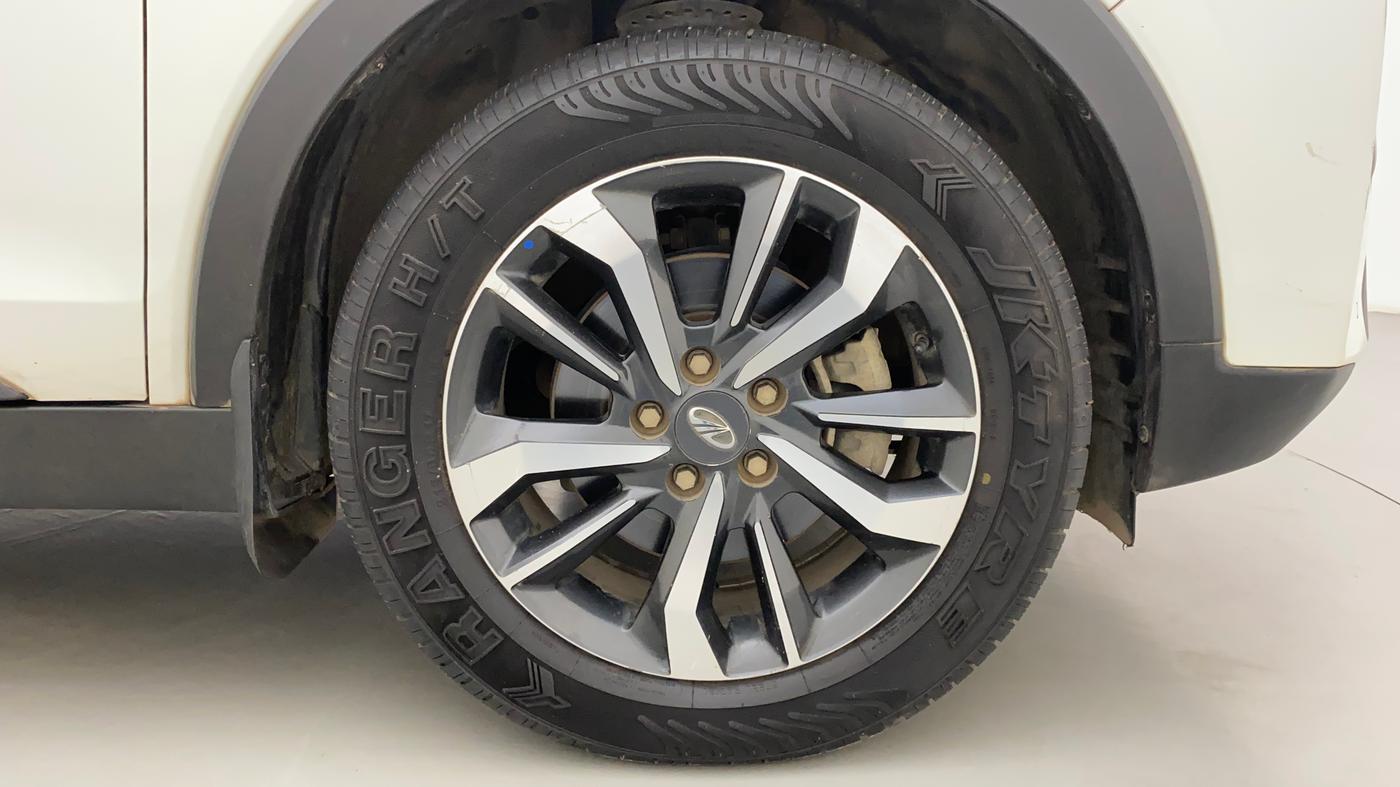 2019 Mahindra XUV300 W8 (O) 1.5 DIESEL, Diesel, Manual, 64,315 km, Right Front Wheel