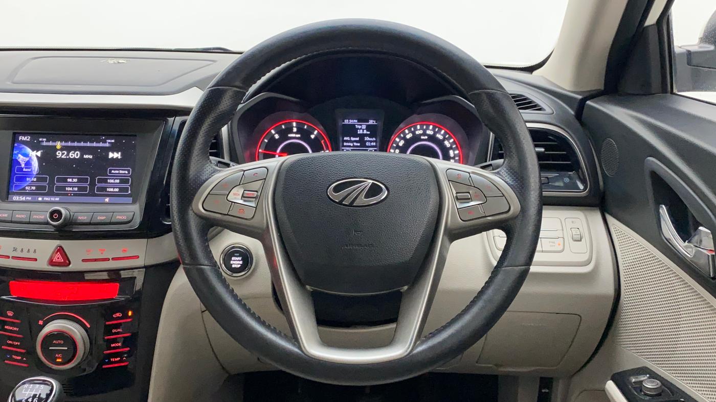 2019 Mahindra XUV300 W8 (O) 1.5 DIESEL, Diesel, Manual, 64,315 km, Steering Wheel Close Up