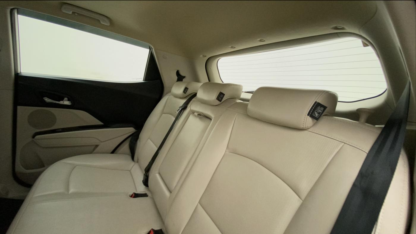 2019 Mahindra XUV300 W8 (O) 1.5 DIESEL, Diesel, Manual, 64,315 km, Right Side Rear Door Cabin