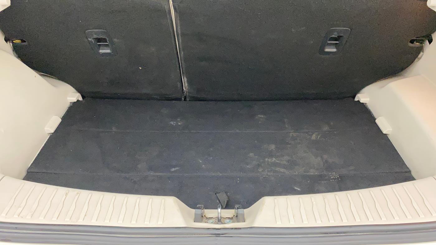 2019 Mahindra XUV300 W8 (O) 1.5 DIESEL, Diesel, Manual, 64,315 km, Boot Inside