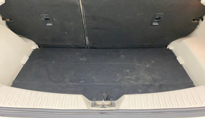 2019 Mahindra XUV300 W8 (O) 1.5 DIESEL, Diesel, Manual, 64,315 km, Boot Inside