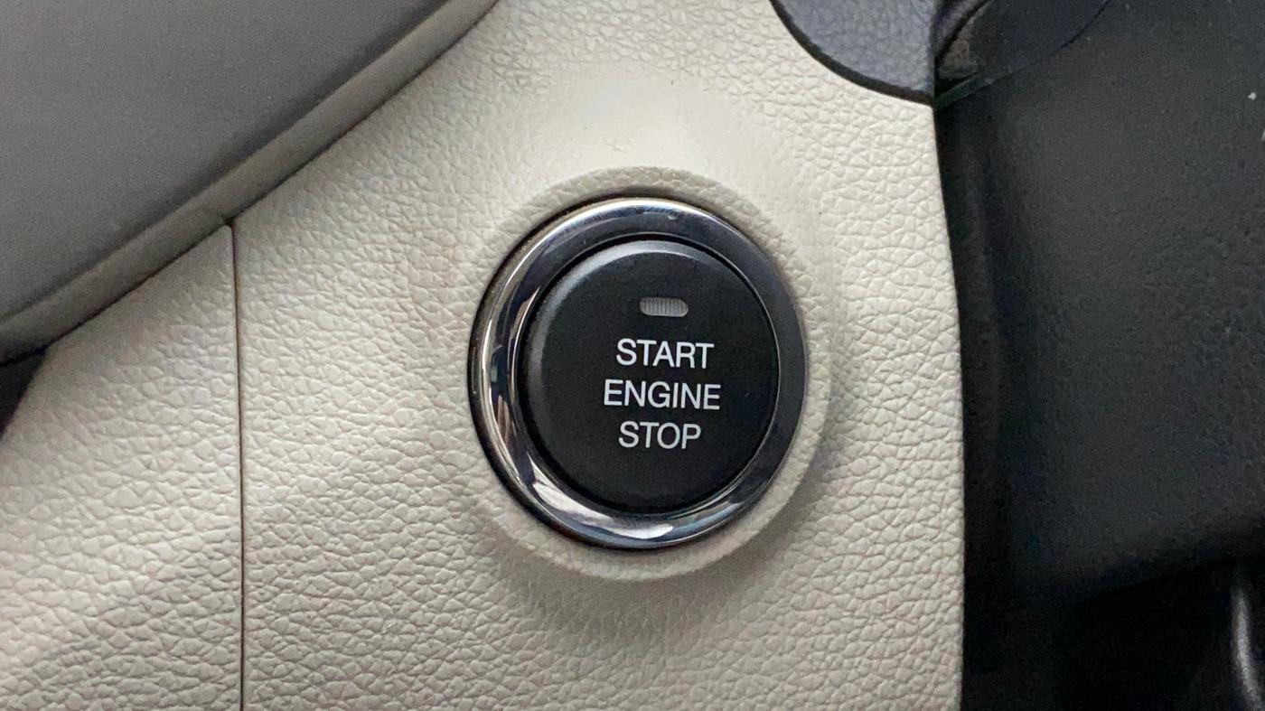 2019 Mahindra XUV300 W8 (O) 1.5 DIESEL, Diesel, Manual, 64,315 km, Keyless Start/ Stop Button