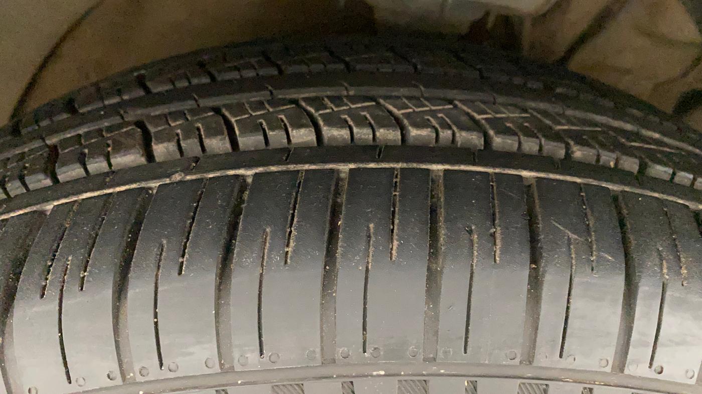 2019 Mahindra XUV300 W8 (O) 1.5 DIESEL, Diesel, Manual, 64,315 km, Right Front Tyre Tread