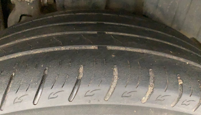 2019 Mahindra XUV300 W8 (O) 1.5 DIESEL, Diesel, Manual, 64,315 km, Left Rear Tyre Tread