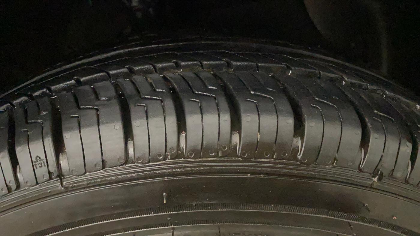 2021 Hyundai AURA E 1.2, Petrol, Manual, 46,871 km, Right Front Tyre Tread