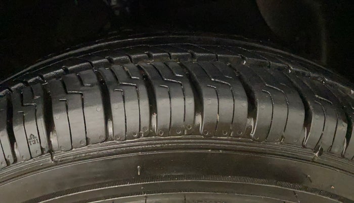 2021 Hyundai AURA E 1.2, Petrol, Manual, 46,871 km, Right Front Tyre Tread