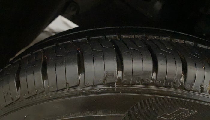 2021 Hyundai AURA E 1.2, Petrol, Manual, 46,871 km, Left Front Tyre Tread