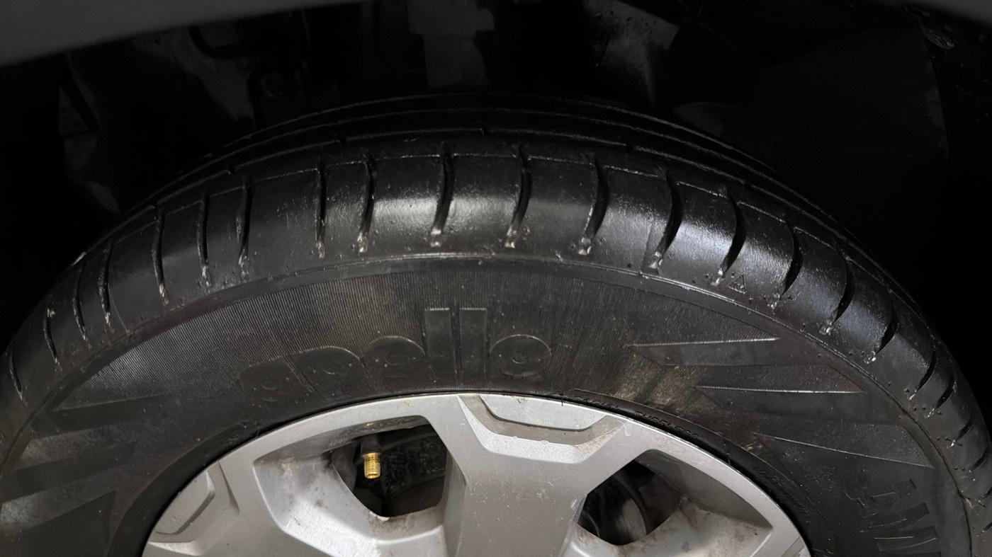 2017 Renault Kwid CLIMBER 1.0, Petrol, Manual, 65,480 km, Left Front Tyre Tread