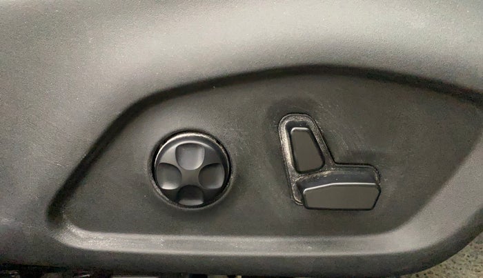 2019 Jeep Compass LIMITED PLUS PETROL AT, Petrol, Automatic, 55,056 km, Driver Side Adjustment Panel