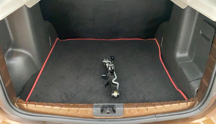 2018 Renault Duster 85 PS RXS MT DIESEL, Diesel, Manual, 46,429 km, Boot Inside