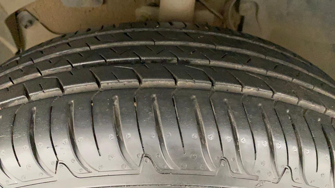 2018 Renault Duster 85 PS RXS MT DIESEL, Diesel, Manual, 46,429 km, Left Front Tyre Tread