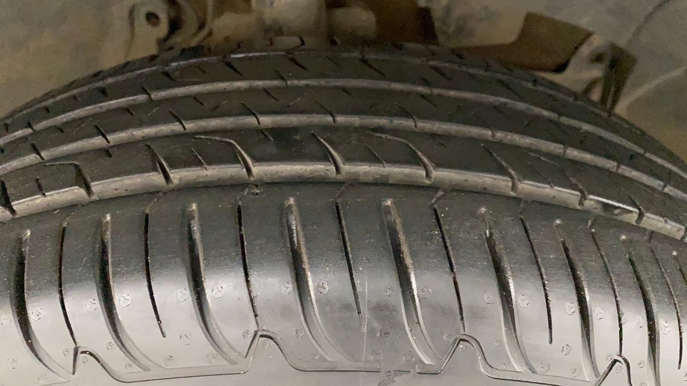 2018 Renault Duster 85 PS RXS MT DIESEL, Diesel, Manual, 46,429 km, Right Front Tyre Tread