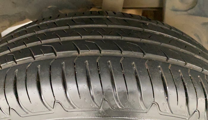 2018 Renault Duster 85 PS RXS MT DIESEL, Diesel, Manual, 46,429 km, Left Rear Tyre Tread