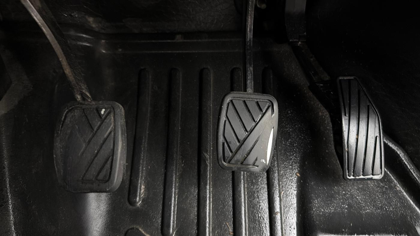 2022 Maruti Swift VXI, Petrol, Manual, 99,875 km, Pedals
