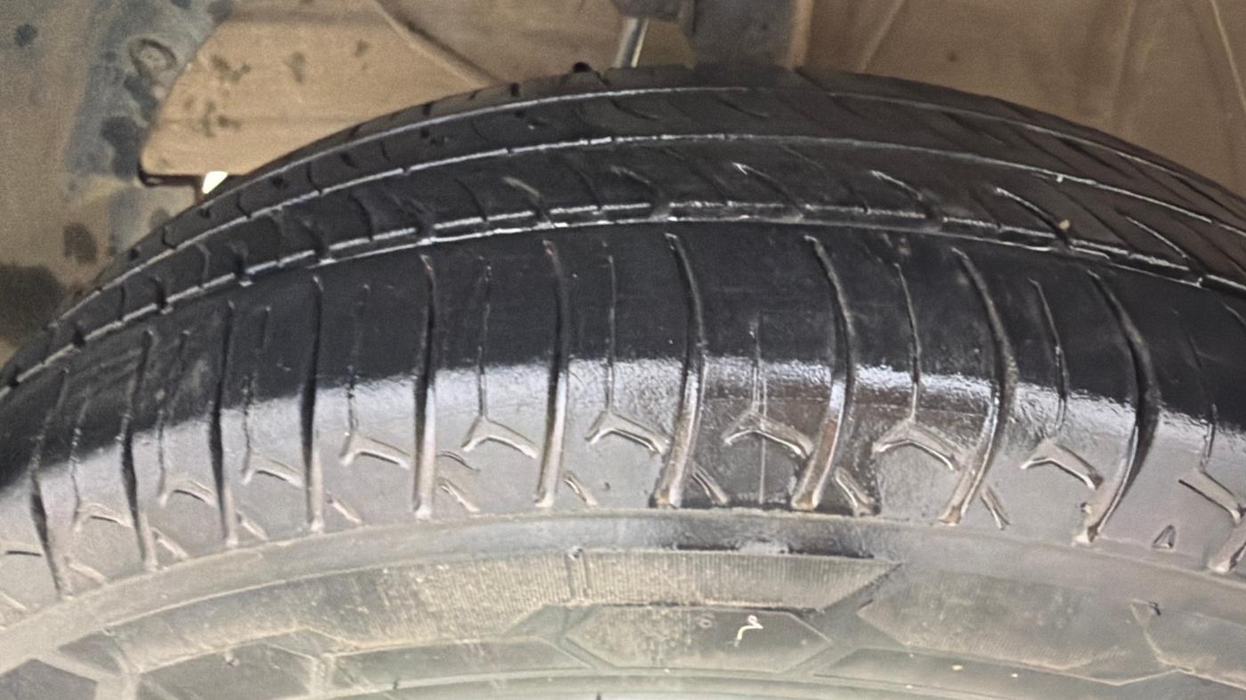 2022 Maruti Swift VXI, Petrol, Manual, 99,875 km, Left Front Tyre Tread
