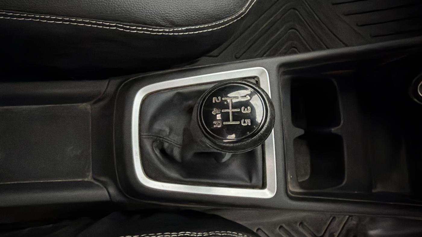 2022 Maruti Swift VXI, Petrol, Manual, 99,875 km, Gear Lever