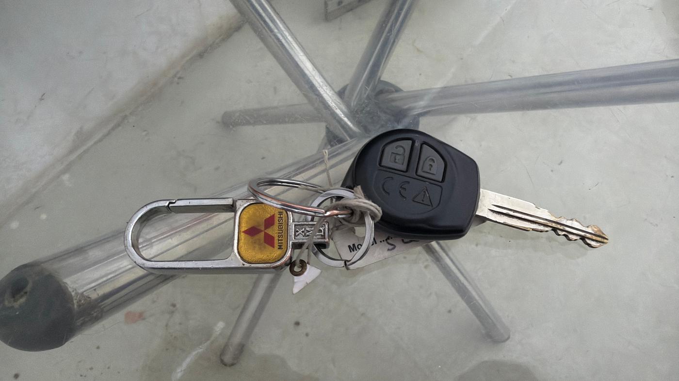 2022 Maruti Swift VXI, Petrol, Manual, 99,875 km, Key Close Up