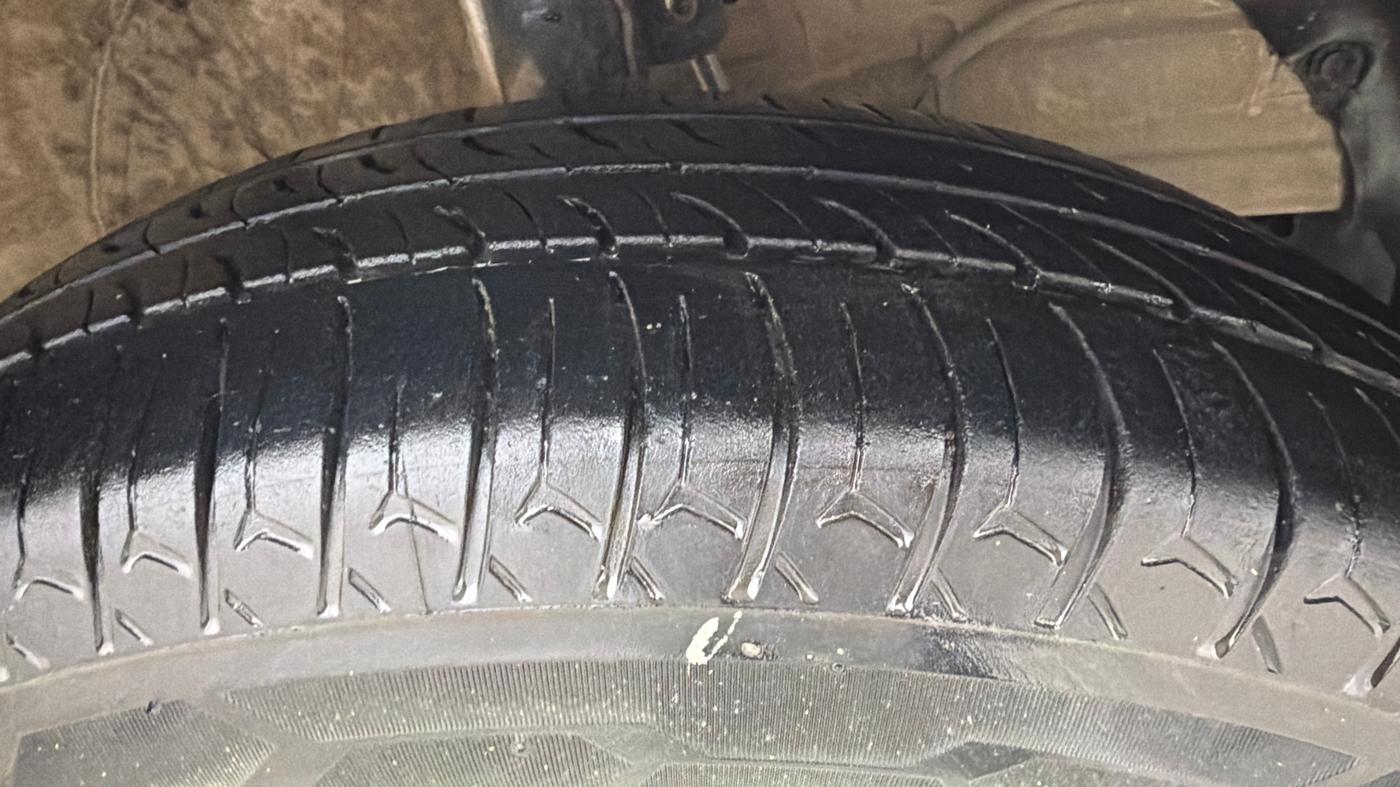 2022 Maruti Swift VXI, Petrol, Manual, 99,875 km, Right Front Tyre Tread