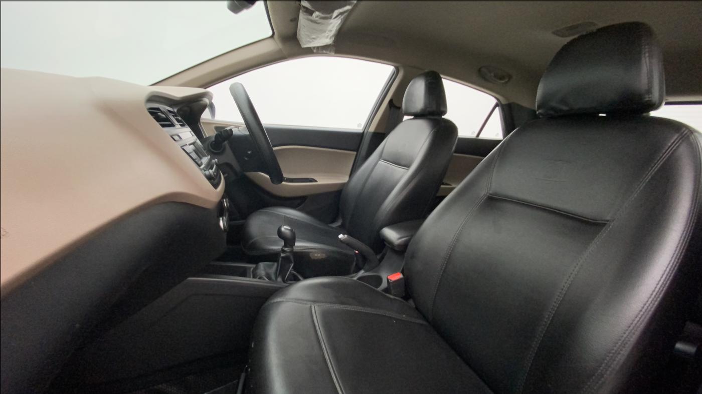 2016 Hyundai Elite i20 SPORTZ 1.2, Petrol, Manual, 1,01,542 km, Right Side Front Door Cabin