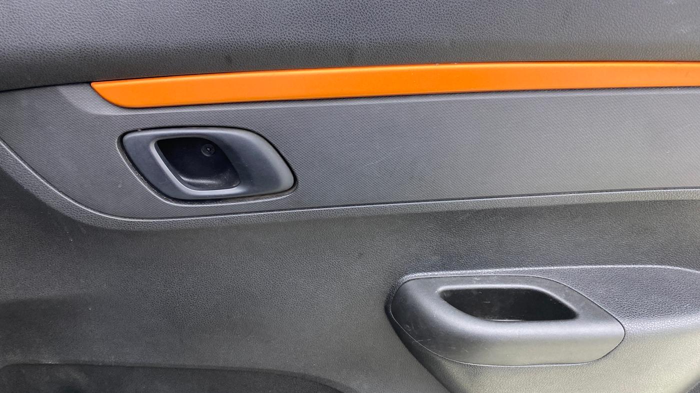 2019 Renault Kwid CLIMBER 1.0 AMT, Petrol, Automatic, 19,369 km, Driver Side Door Panels Control