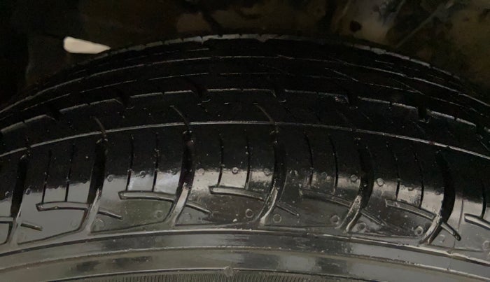 2018 Maruti Baleno DELTA PETROL 1.2, Petrol, Manual, 33,299 km, Left Front Tyre Tread