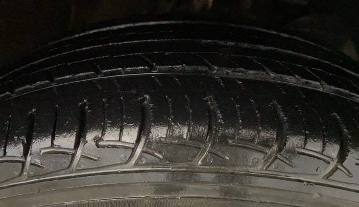 2018 Maruti Baleno DELTA PETROL 1.2, Petrol, Manual, 33,299 km, Right Front Tyre Tread