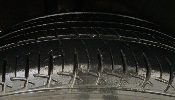 2018 Maruti Baleno DELTA PETROL 1.2, Petrol, Manual, 33,299 km, Right Rear Tyre Tread