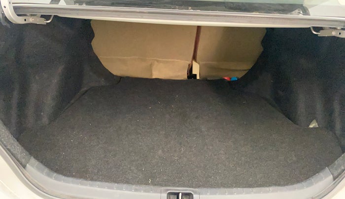 2017 Toyota Corolla Altis GL PETROL, Petrol, Manual, 78,724 km, Boot Inside