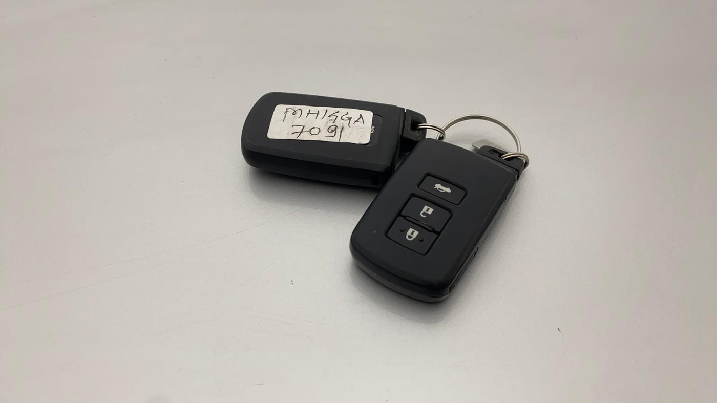 2017 Toyota Corolla Altis GL PETROL, Petrol, Manual, 78,724 km, Key Close Up