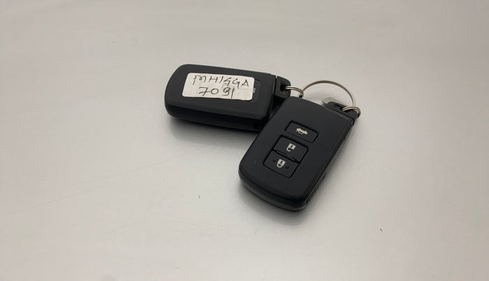 2017 Toyota Corolla Altis GL PETROL, Petrol, Manual, 78,724 km, Key Close Up