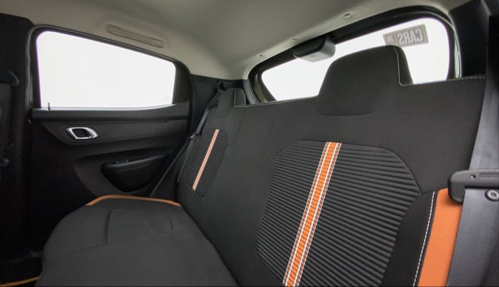 2021 Renault Kwid CLIMBER 1.0 AMT (O), Petrol, Automatic, 16,105 km, Right Side Rear Door Cabin