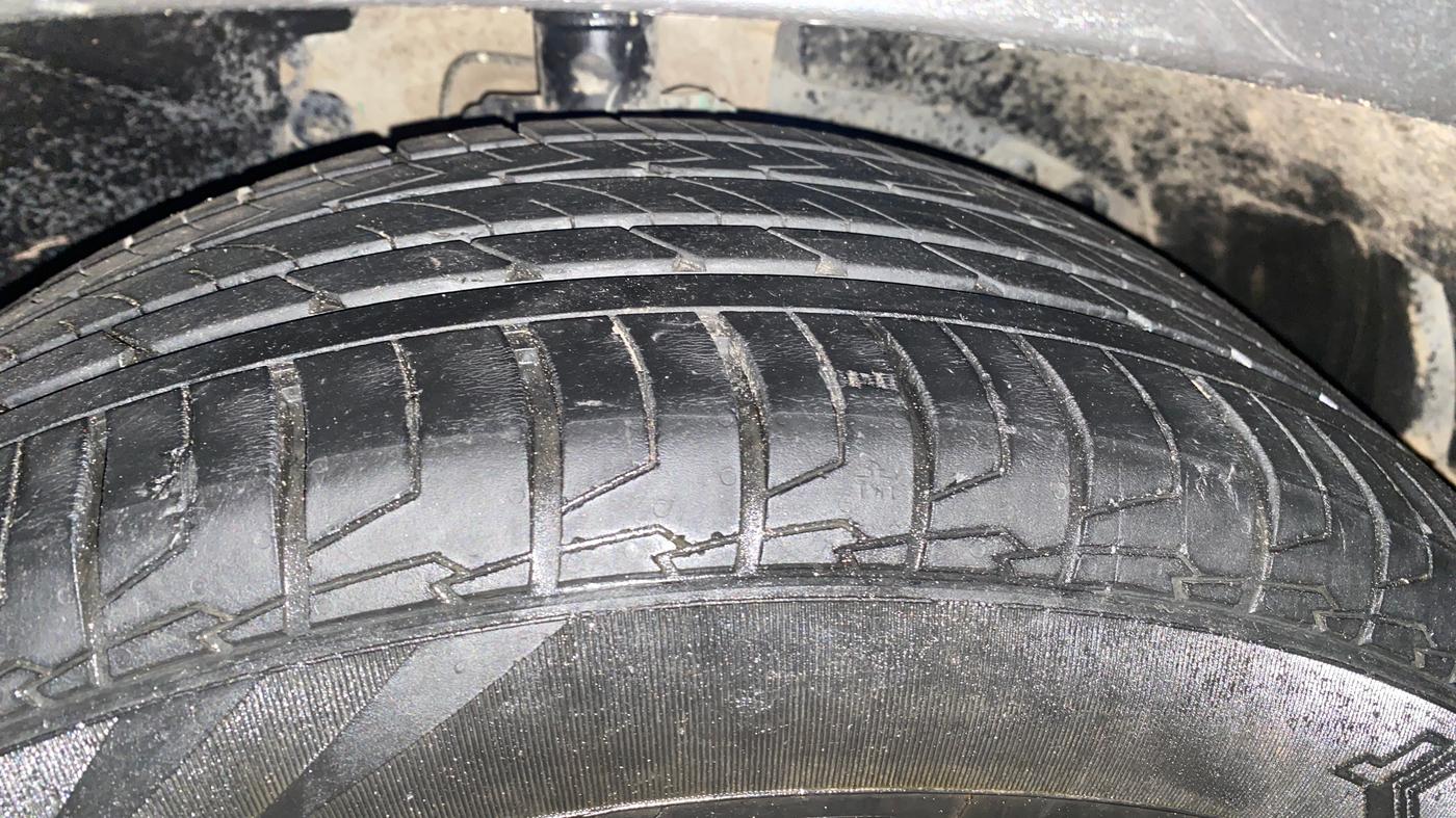 2019 Nissan Kicks XV DIESEL, Diesel, Manual, 96,683 km, Right Front Tyre Tread