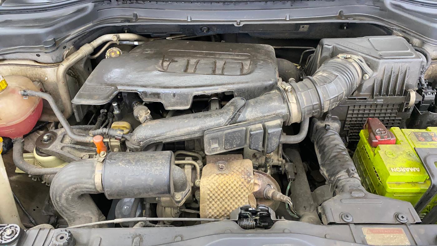 2020 Mahindra XUV300 W8 (O) 1.2 PETROL, Petrol, Manual, 40,915 km, Engine View