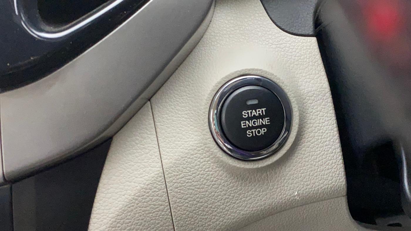 2020 Mahindra XUV300 W8 (O) 1.2 PETROL, Petrol, Manual, 40,915 km, Keyless Start/ Stop Button