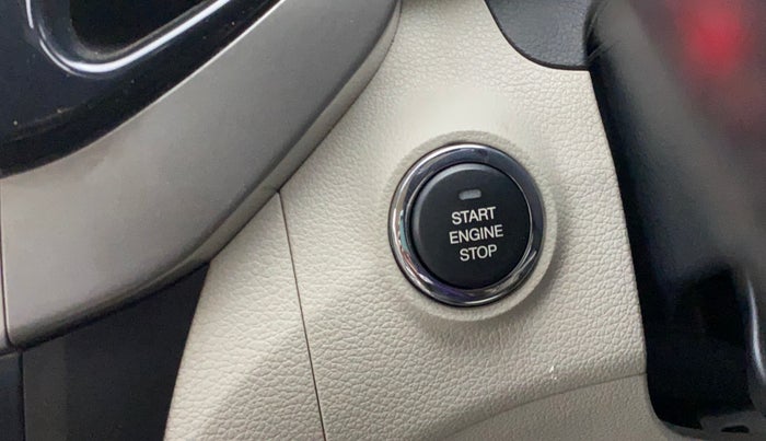 2020 Mahindra XUV300 W8 (O) 1.2 PETROL, Petrol, Manual, 40,915 km, Keyless Start/ Stop Button