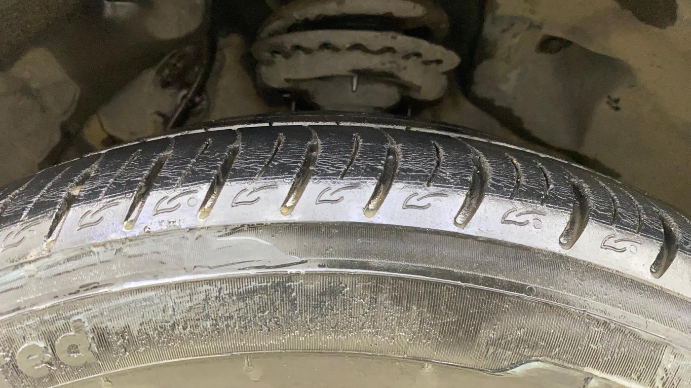 2020 Mahindra XUV300 W8 (O) 1.2 PETROL, Petrol, Manual, 40,915 km, Left Front Tyre Tread