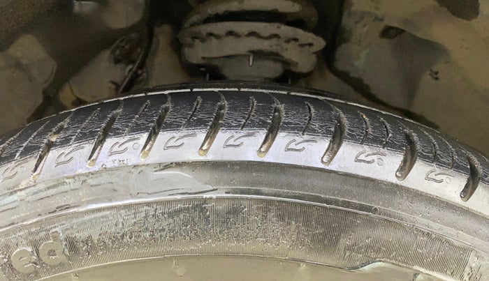 2020 Mahindra XUV300 W8 (O) 1.2 PETROL, Petrol, Manual, 40,915 km, Left Front Tyre Tread