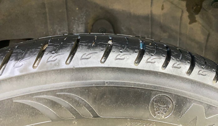 2020 Mahindra XUV300 W8 (O) 1.2 PETROL, Petrol, Manual, 40,915 km, Left Rear Tyre Tread