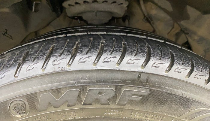 2020 Mahindra XUV300 W8 (O) 1.2 PETROL, Petrol, Manual, 40,915 km, Right Front Tyre Tread