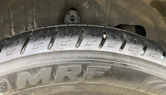 2020 Mahindra XUV300 W8 (O) 1.2 PETROL, Petrol, Manual, 40,915 km, Right Rear Tyre Tread
