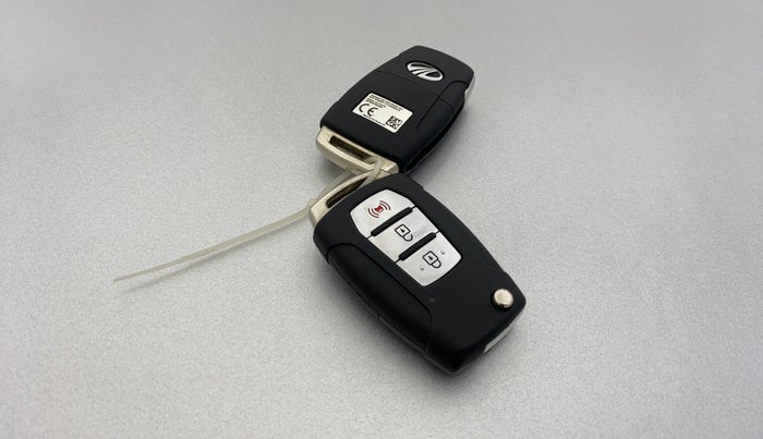 2020 Mahindra XUV300 W8 (O) 1.2 PETROL, Petrol, Manual, 40,915 km, Key Close Up