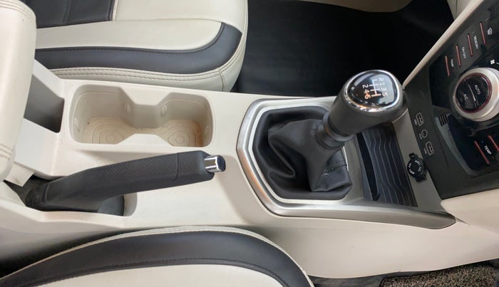 2020 Mahindra XUV300 W8 (O) 1.2 PETROL, Petrol, Manual, 40,915 km, Gear Lever