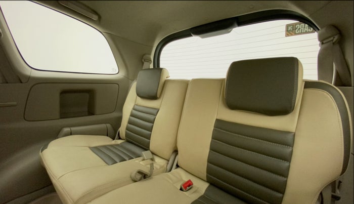 2013 Toyota Innova 2.5 GX 7 STR, Diesel, Manual, 1,28,373 km, Third Seat Row ( optional )