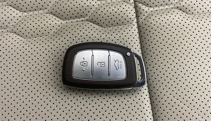 2021 Hyundai AURA SX 1.2, Petrol, Manual, 51,203 km, Key Close Up