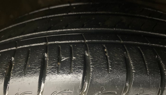 2021 Hyundai AURA SX 1.2, Petrol, Manual, 51,203 km, Right Front Tyre Tread