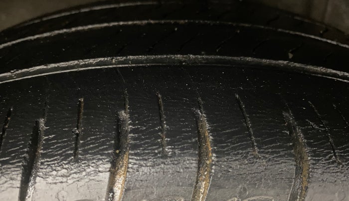 2021 Hyundai AURA SX 1.2, Petrol, Manual, 51,203 km, Right Rear Tyre Tread