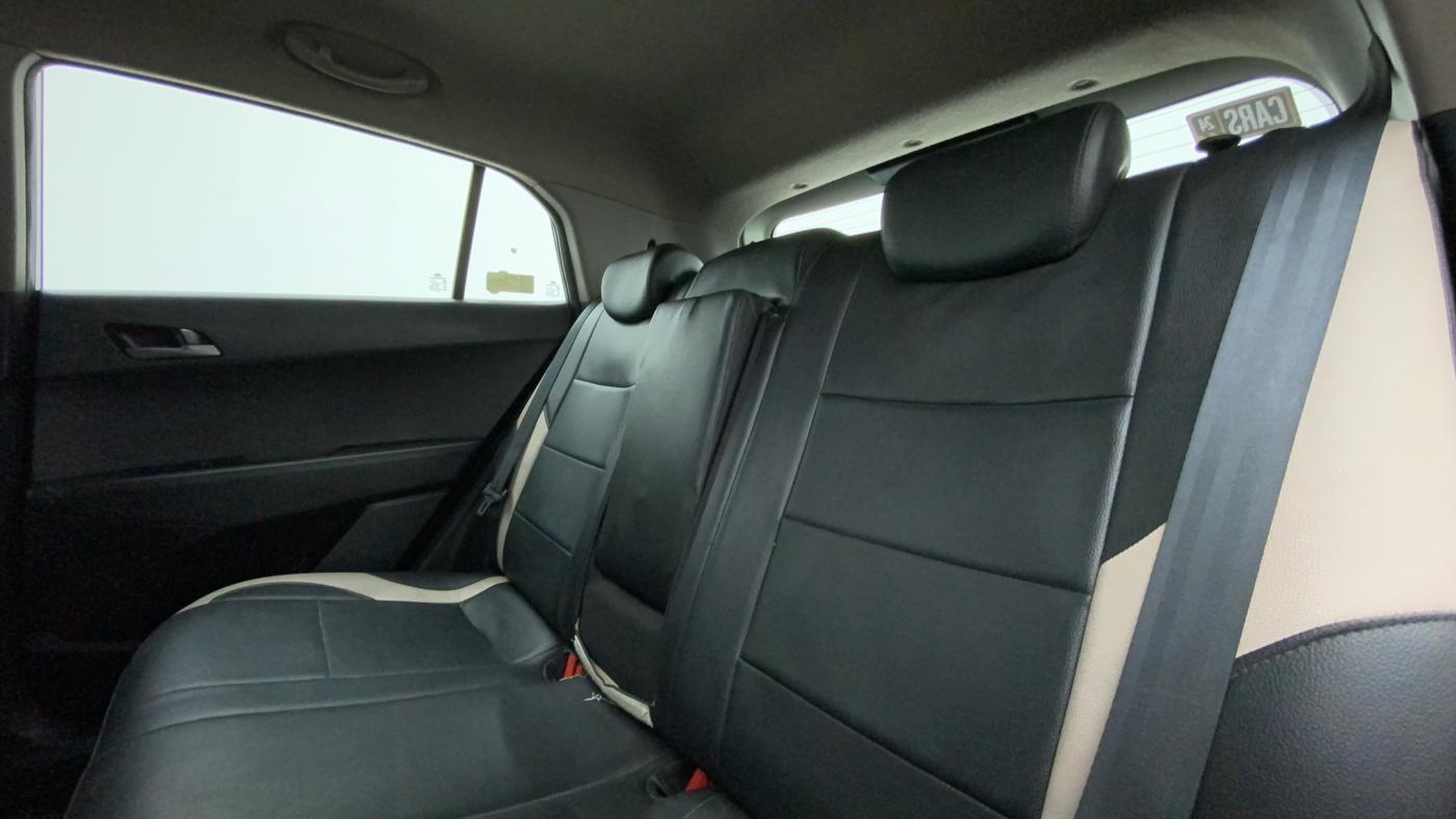 2015 Hyundai Creta SX PLUS 1.6 PETROL, Petrol, Manual, 79,177 km, Right Side Rear Door Cabin