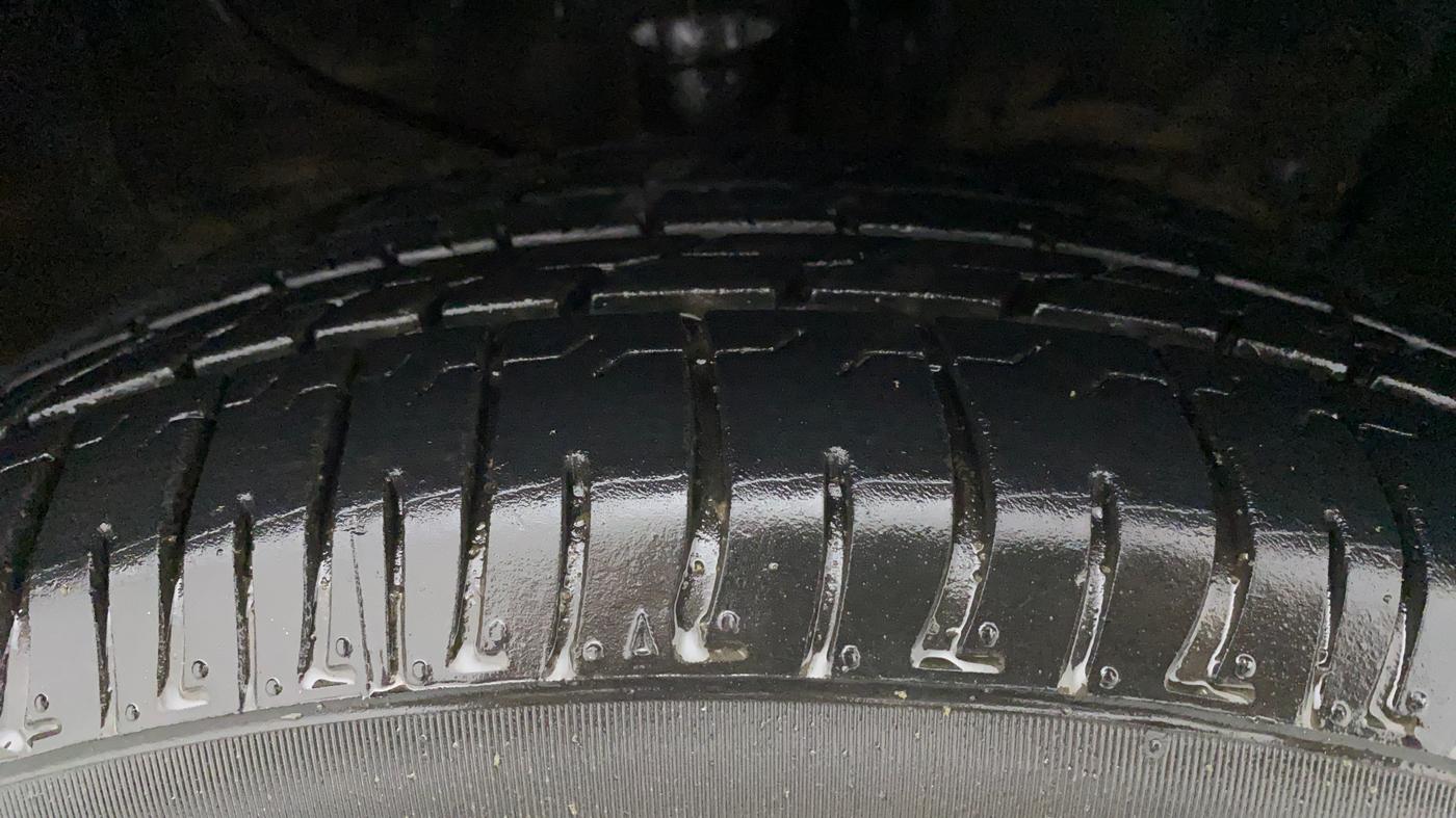 2015 Hyundai Creta SX PLUS 1.6 PETROL, Petrol, Manual, 79,177 km, Right Front Tyre Tread