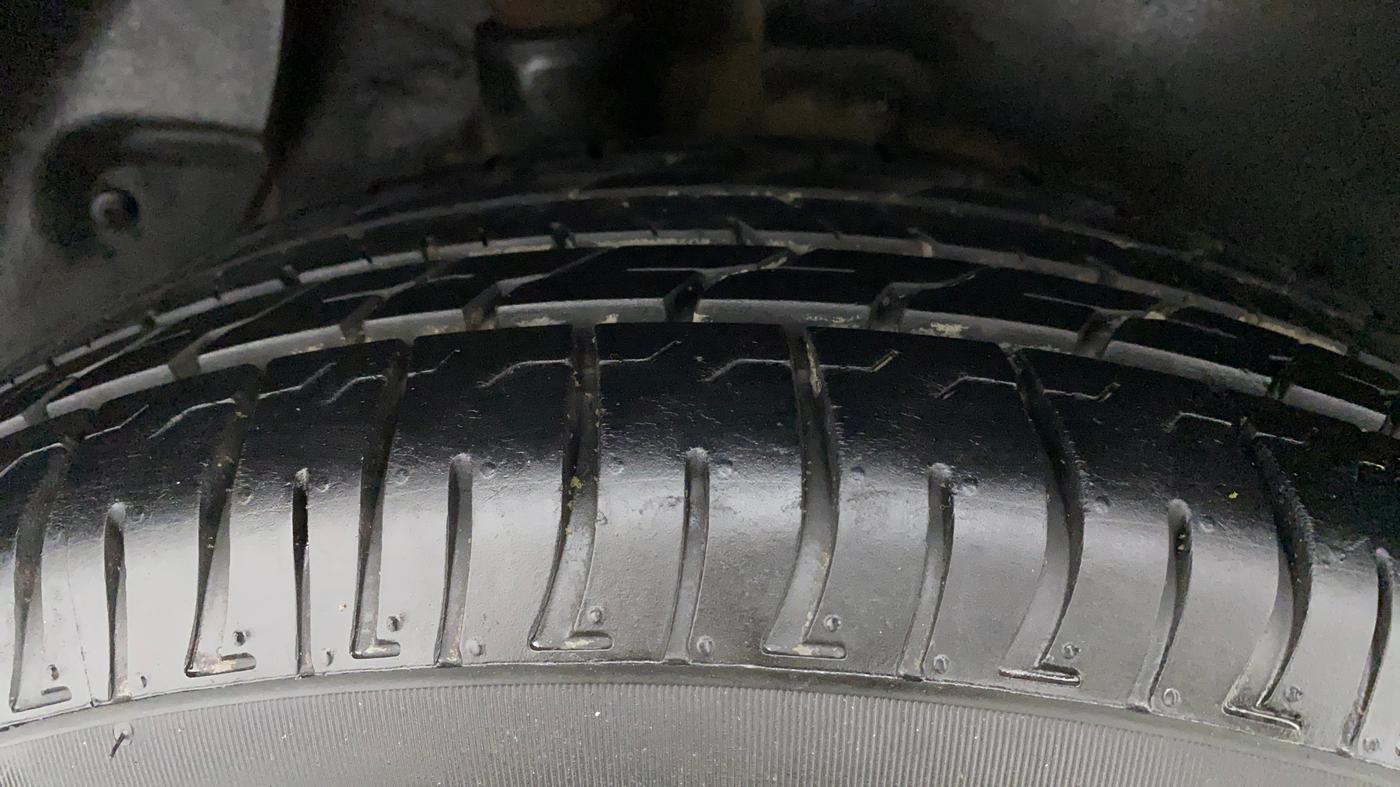2015 Hyundai Creta SX PLUS 1.6 PETROL, Petrol, Manual, 79,177 km, Right Rear Tyre Tread
