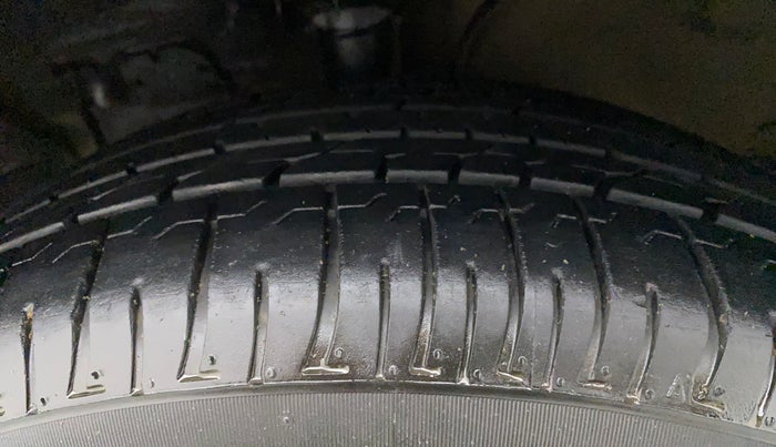 2015 Hyundai Creta SX PLUS 1.6 PETROL, Petrol, Manual, 79,177 km, Left Front Tyre Tread